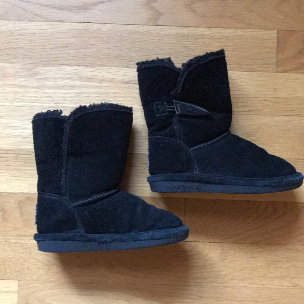 Bear paw black suede winter boots.